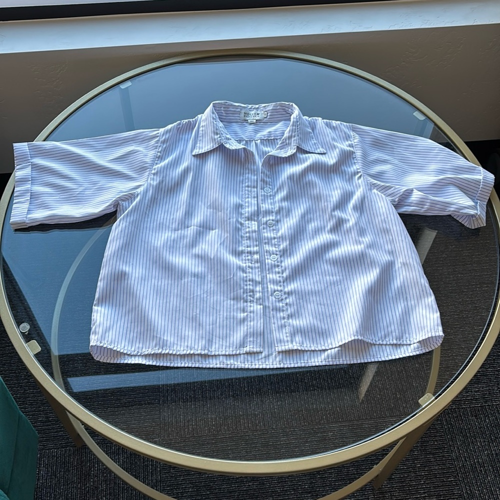 Short sleeve button up blouse with blue pinstripes size small good condition